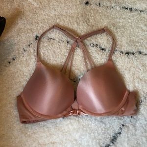 Victoria’s Secret bombshell bra